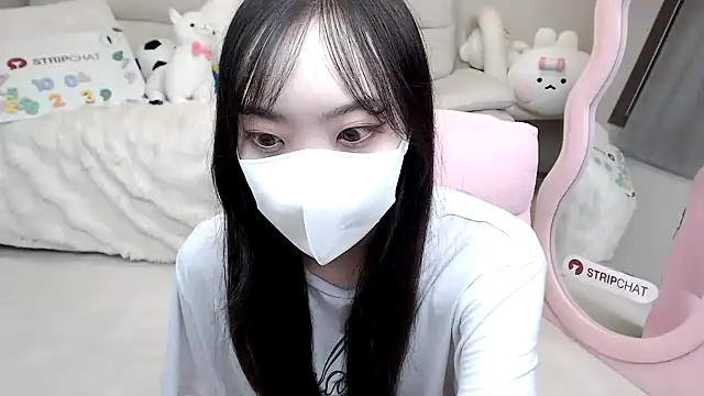 momo room online show from 4, 10, 2025