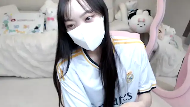 momo room online show from 24, 10, 2025