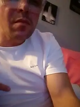 Snapshot of Vinyboy69 chatting on 15, 11, 2025 Vinyboy69 online show from 15, 11, 2025