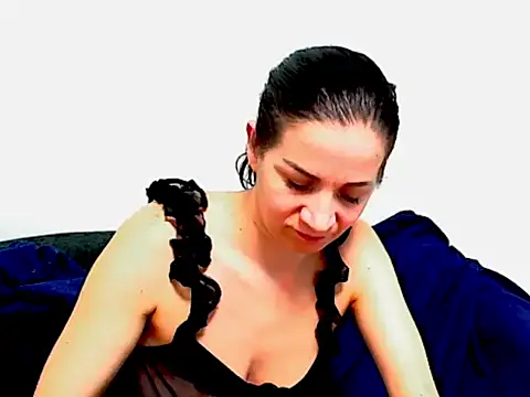 Snapshot of Kitty4_love_u chatting on 22, 11, 2025 Kitty4 love u online show from 22, 11, 2025