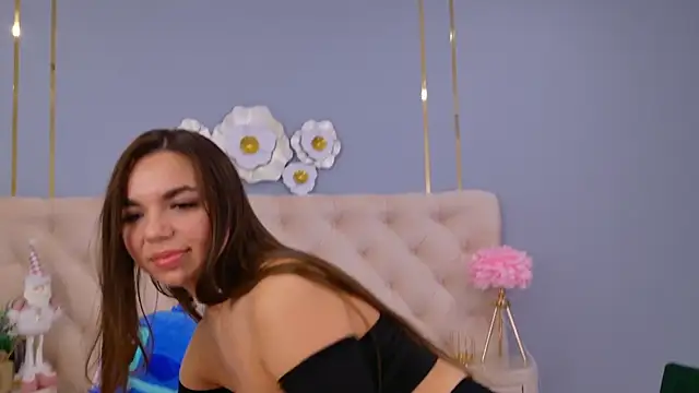 Snapshot of CamillaLarson chatting on 19, 12, 2024 CamillaLarson online show from 19, 12, 2024