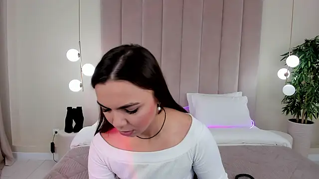 Snapshot of CamillaLarson chatting on 24, 2, 2025 CamillaLarson online show from 24, 2, 2025