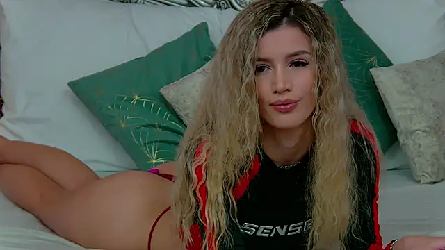 IvySamek online show from 8, 3, 2025