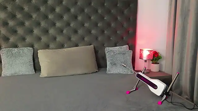 Snapshot of KrisNoir chatting on 11, 10, 2025 KrisNoir online show from 11, 10, 2025