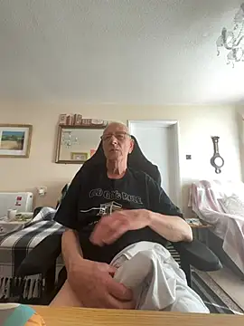 Snapshot of cutaboverest chatting on 28, 3, 2026 cutaboverest online show from 28, 3, 2026