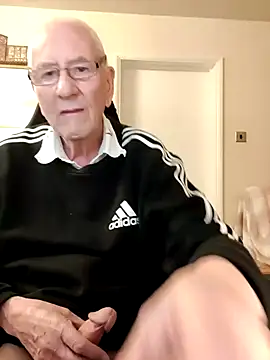 Snapshot of cutaboverest chatting on 19, 4, 2026 cutaboverest online show from 19, 4, 2026