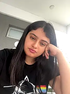 Stephania 18 online show from 17, 9, 2025