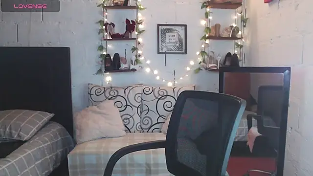 Snapshot of missrosario_stepmoan chatting on 24, 4, 2026 missrosario stepmoan online show from 24, 4, 2026