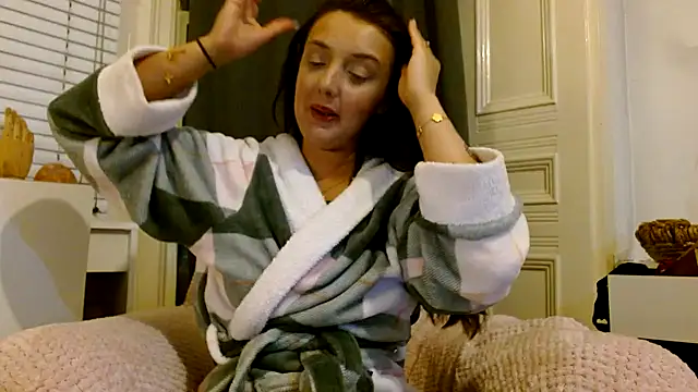 LucyLuxee19 online show from 10, 2, 2025