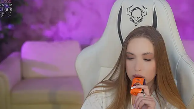 Linda054 online show from 18, 2, 2025