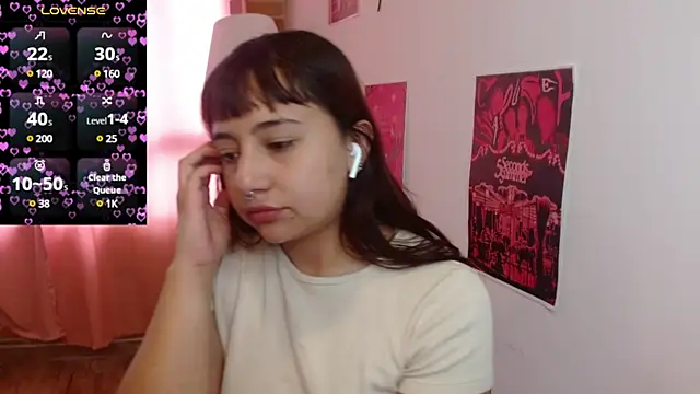 Snapshot of emitaa17228o chatting on 8, 3, 2025 emitaa17228o online show from 8, 3, 2025