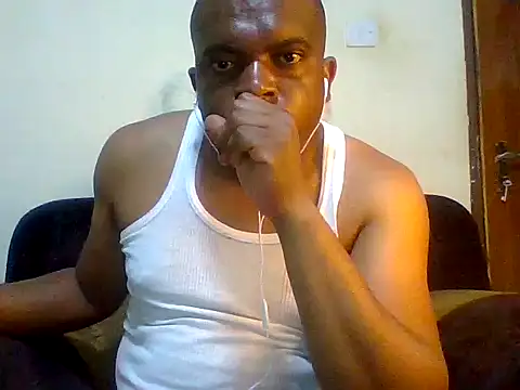 Snapshot of lui_cuuty chatting on 5, 10, 2025 lui cuuty online show from 5, 10, 2025