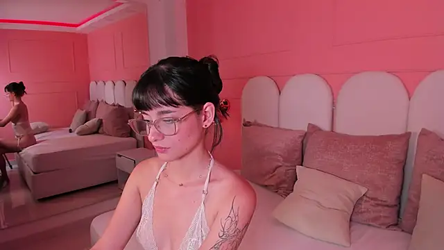 Snapshot of emilly_williams_ chatting on 2, 12, 2024 emilly williams online show from 2, 12, 2024