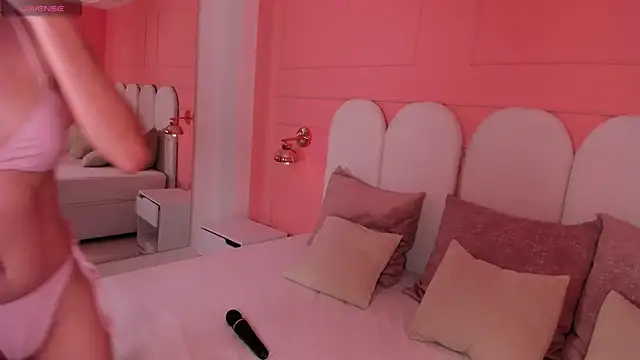 Snapshot of emilly_williams_ chatting on 4, 12, 2024 emilly williams online show from 4, 12, 2024