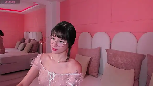 Snapshot of emilly_williams_ chatting on 19, 12, 2024 emilly williams online show from 19, 12, 2024