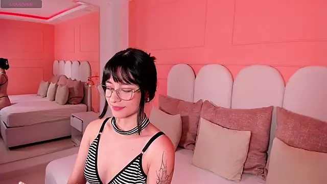 Snapshot of emilly_williams_ chatting on 31, 1, 2025 emilly williams online show from 31, 1, 2025