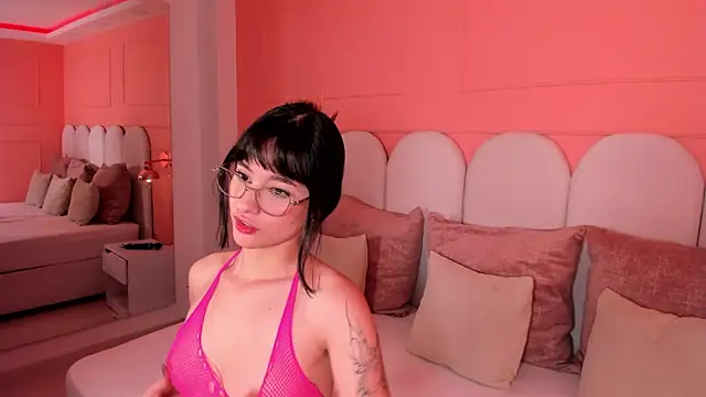 Snapshot of emilly_williams_ chatting on 4, 2, 2025 emilly williams online show from 4, 2, 2025