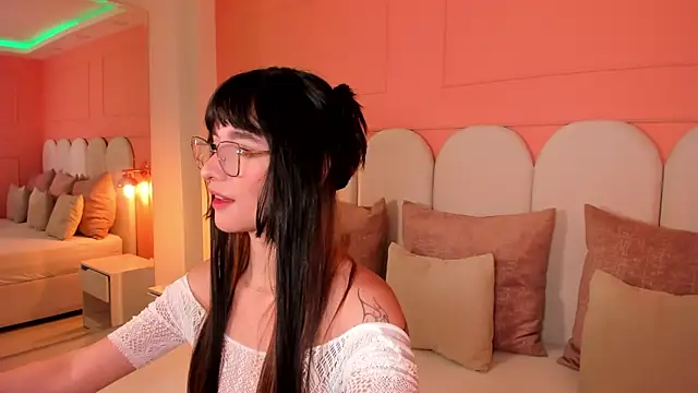 Snapshot of emilly_williams_ chatting on 17, 3, 2025 emilly williams online show from 17, 3, 2025