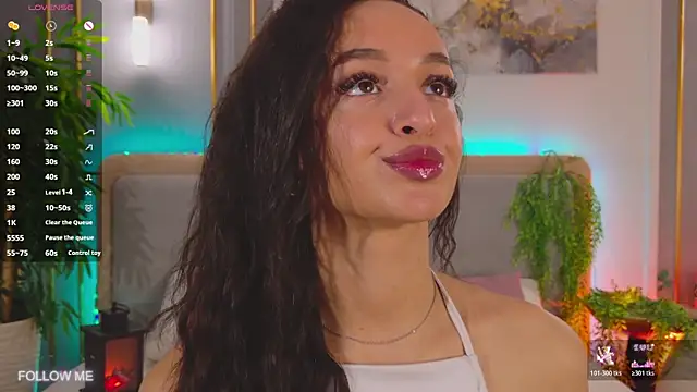 Snapshot of Lolly_Neal chatting on 13, 4, 2026 Lolly Neal online show from 13, 4, 2026