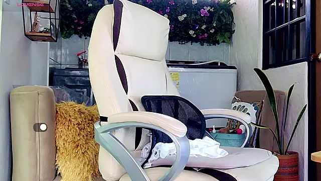 yanella fire online show from 29, 3, 2026