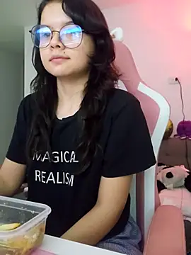 Snapshot of azumiichan chatting on 9, 4, 2026 azumiichan online show from 9, 4, 2026