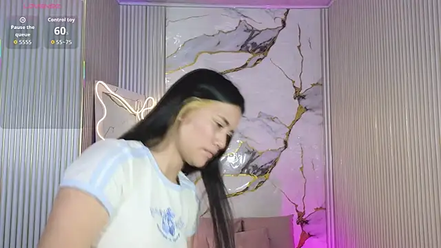 Snapshot of Chiara_tay chatting on 6, 4, 2026 Chiara tay online show from 6, 4, 2026