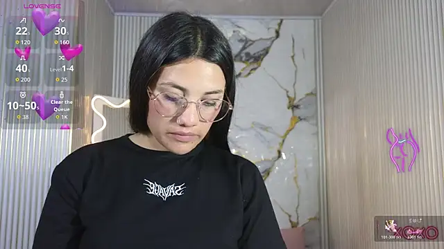 Snapshot of Chiara_tay chatting on 14, 4, 2026 Chiara tay online show from 14, 4, 2026