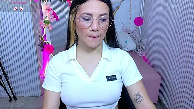 Snapshot of Chiara_tay chatting on 6, 7, 2026 Chiara tay online show from 6, 7, 2026