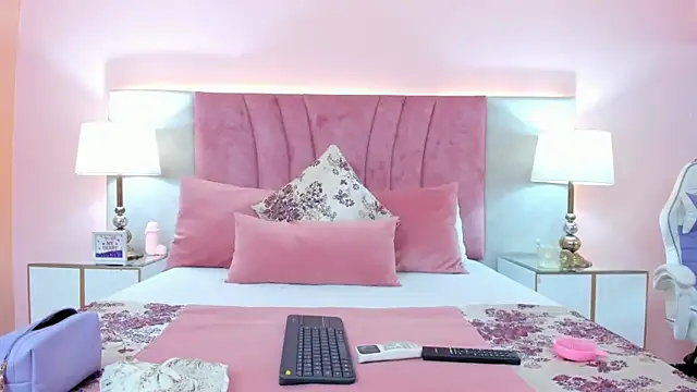 SophiaLaurens online show from 10, 1, 2025