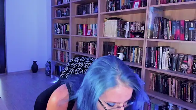 Queen of Hearts1 online show from 3, 10, 2025