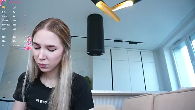 Snapshot of heidas_dream chatting on 22, 9, 2025 heidas dream online show from 22, 9, 2025