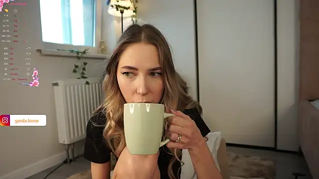 Snapshot of heidas_dream chatting on 5, 10, 2025 heidas dream online show from 5, 10, 2025