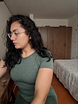 Thaliacooper  online show from 29, 10, 2025