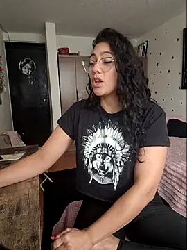 Snapshot of Thaliacooper_ chatting on 10, 4, 2026 Thaliacooper online show from 10, 4, 2026