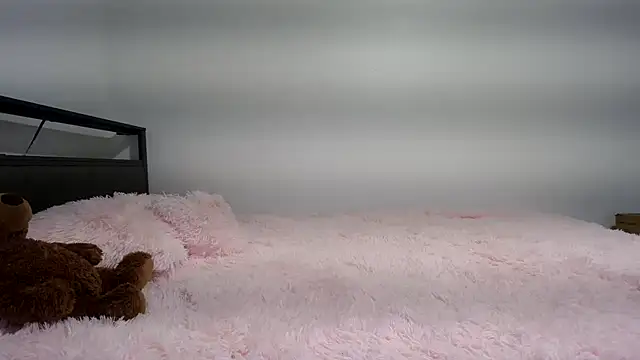 Snapshot of QueenLolaX chatting on 6, 3, 2026 QueenLolaX online show from 6, 3, 2026