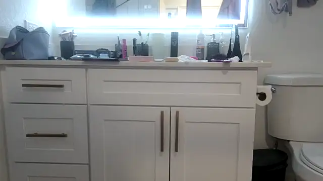 Snapshot of QueenLolaX chatting on 18, 4, 2026 QueenLolaX online show from 18, 4, 2026