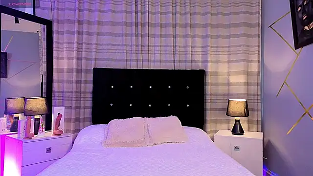 Megan Do Santos online show from 3, 12, 2025