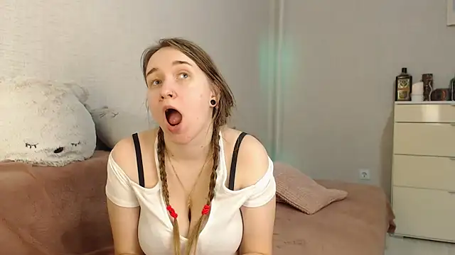 lovely hayley online show from 6, 12, 2024