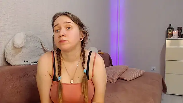 lovely hayley online show from 3, 1, 2025