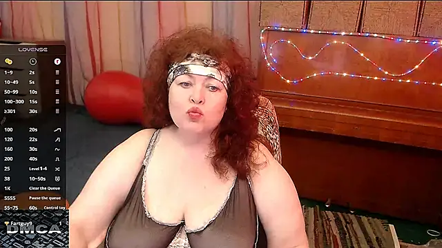 Snapshot of RoseRed69 chatting on 28, 2, 2025 RoseRed69 online show from 28, 2, 2025
