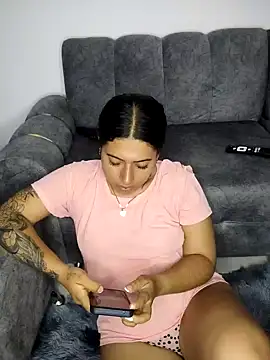 Snapshot of caro_sweett chatting on 18, 12, 2024 caro sweett online show from 18, 12, 2024