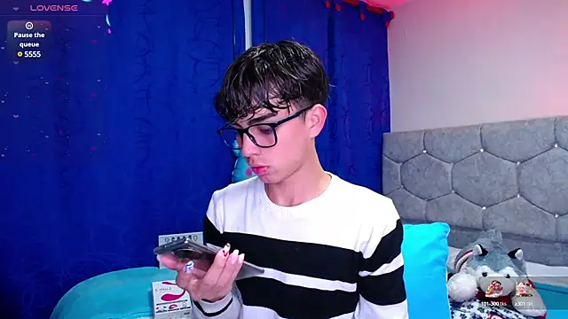 OwenBluee online show from 13, 12, 2024