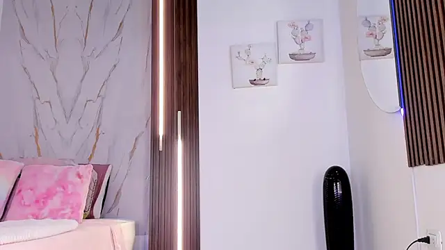 mia six66 online show from 4, 4, 2026