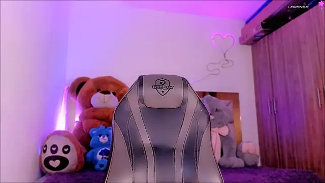 Snapshot of Lucidollts_ chatting on 4, 2, 2025 Lucidollts online show from 4, 2, 2025