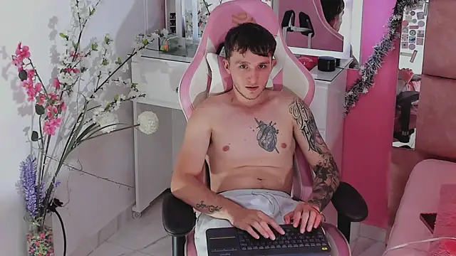 Snapshot of Dylanwhite23_ chatting on 18, 12, 2025 Dylanwhite23 online show from 18, 12, 2025