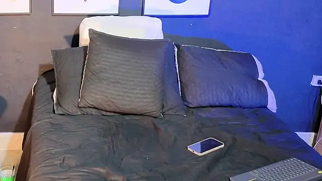 Snapshot of Dylanwhite23_ chatting on 8, 4, 2026 Dylanwhite23 online show from 8, 4, 2026