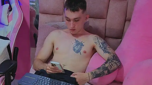 Snapshot of Dylanwhite23_ chatting on 7, 5, 2026 Dylanwhite23 online show from 7, 5, 2026