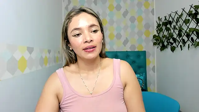Snapshot of ArielleJones chatting on 12, 1, 2025 ArielleJones online show from 12, 1, 2025