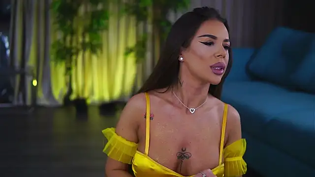 Snapshot of MissKiarra chatting on 1, 3, 2025 MissKiarra online show from 1, 3, 2025