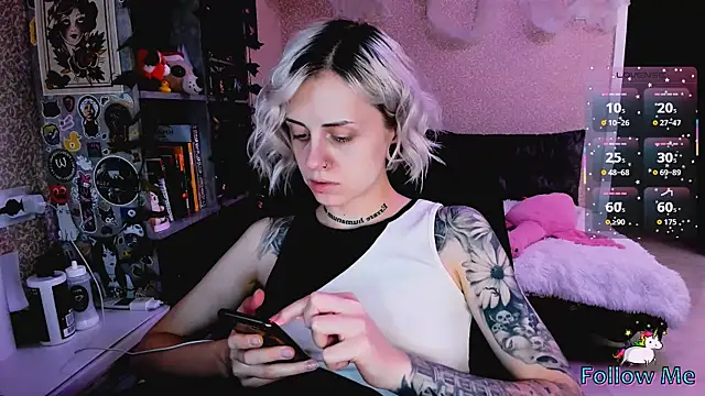 NaniMoore online show from 5, 11, 2025